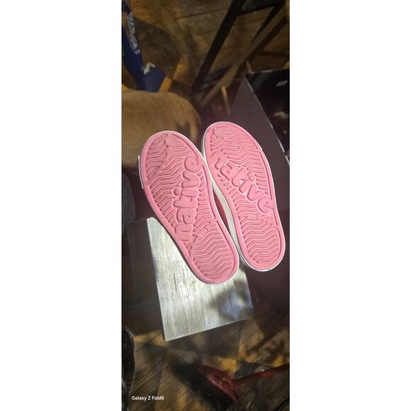 Native Jefferson Slip On Classic Shoes Hollywood Pink Girls Size C11 NEW - Picture 2 of 2